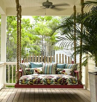 Giường Treo Kết Hợp Với Giấy Dán Tường